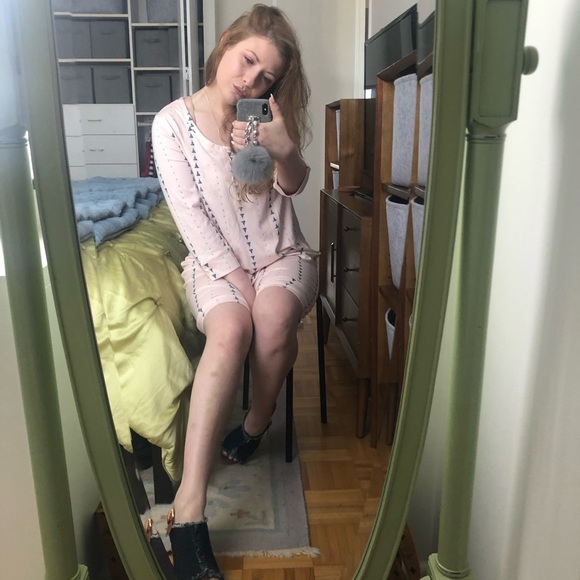 Meet Your Posher, Kate!! 😊💕 - Picture 2 of 5